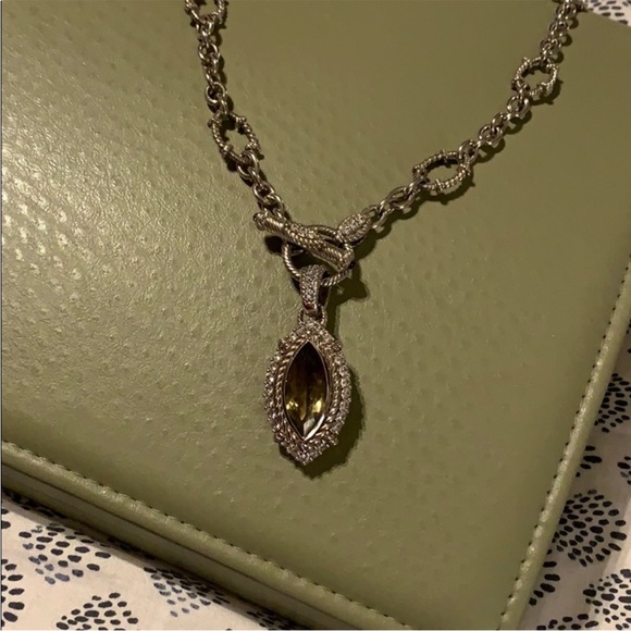 Elegant Silver Pendant Necklace from Judith repica - Picture 2 of 8